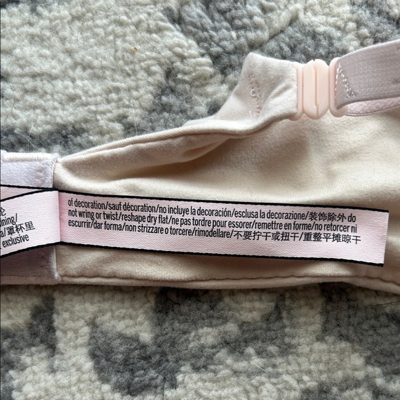 Victoria's Secret Soft Pink Bra - Picture 6 of 9
